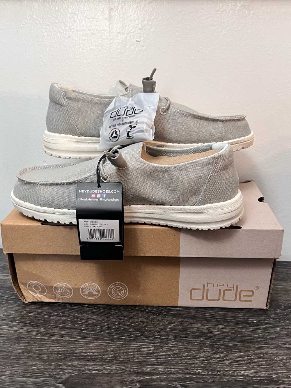 NWT Hey Dude Women's Wendy Chambray light gray Slip-On Shoes